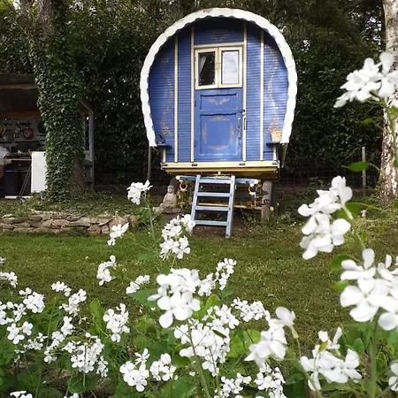 Retraite Rustique En Bordure De Foret A La Campagne *